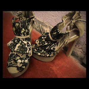 Tan&Black Lace Ruffled Peep Toes